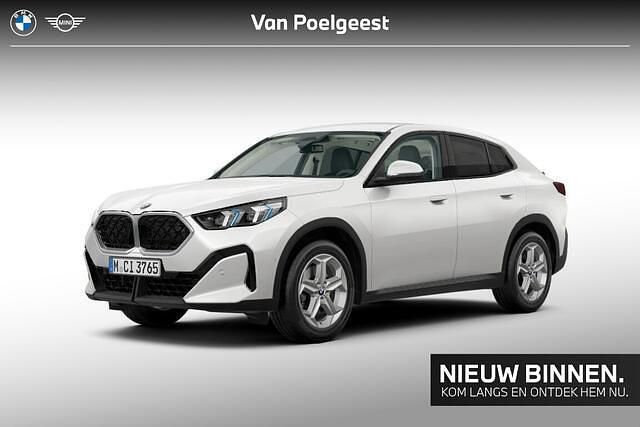 Mineralweiss metallic (wit metallic) Gebruikt 2025 BMW X2 Comfort Edition SUV | € 44.900 - Afbeelding 1/4