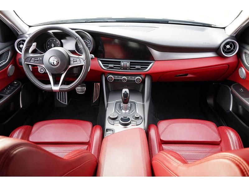 Occasion Alfa Romeo Giulia Veloce 281 PK (206 kW) 2018 Zwart (metallic) Sedan