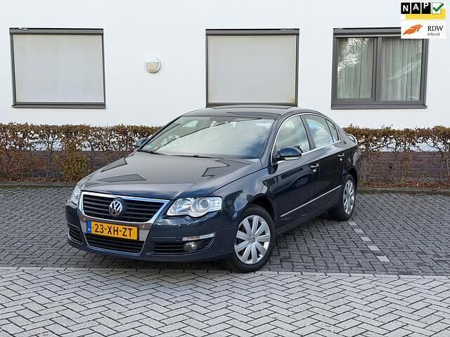 Grijs Gebruikt 2007 VW Passat Comfortline Sedan | € 3.450 (Eerlijke prijs) - Afbeelding 1/4