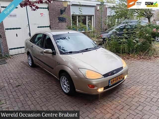 Occasion Ford Focus Ghia 116 PK (85 kW) 2000 Beige Sedan