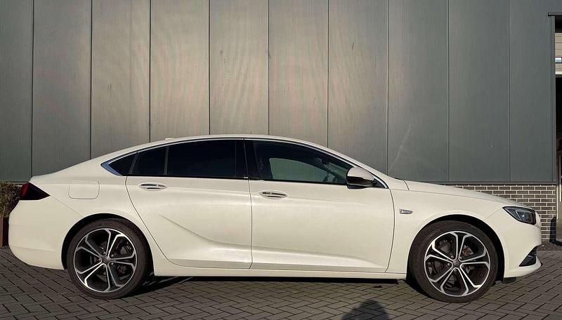 Occasion Opel Insignia Business 140 PK (102 kW) 2017 Wit Hatchback
