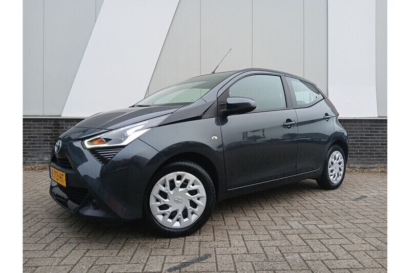 Gebruikt 2021 Toyota Aygo X-play Hatchback | € 11.799 (Eerlijke prijs) - Afbeelding 1/1