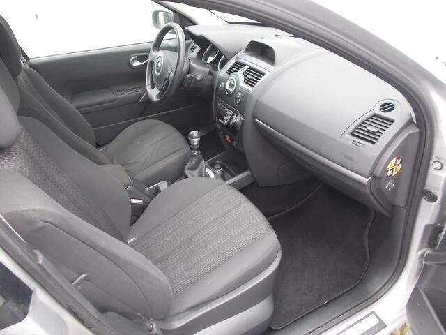 Occasion Renault Mégane GrandTour 135 PK (99 kW) 2006 Zilver Stationwagen