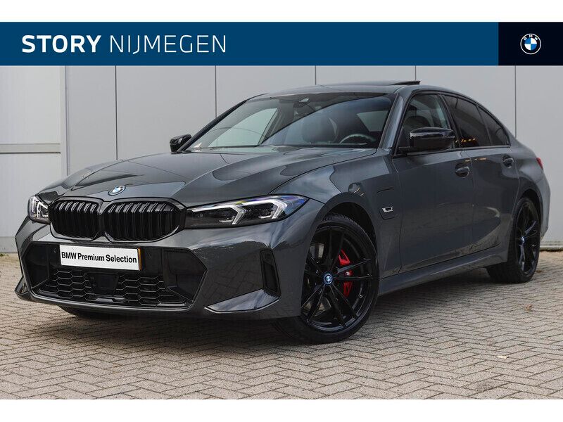 Dravitgrau (grijs metallic) Gebruikt 2024 BMW 320e Comfort Edition Sedan | € 49.950 (Duur) - Afbeelding 1/4