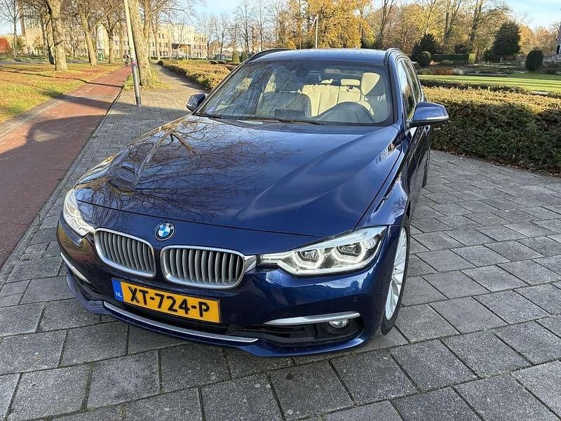 Blauw Occasion 2019 BMW 320 Efficient Dynamics Stationwagen | € 19.500 (Super prijs) - Afbeelding 1/4