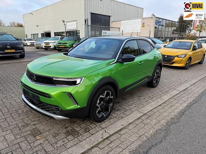 Groen Gebruikt 2023 Opel Mokka Ultimate SUV | € 22.850 (Goede deal) - Afbeelding 1/4