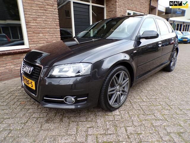 Grijs Gebruikt 2012 Audi A3 Sportback Ambition Hatchback | € 9.950 (Iets duurder) - Afbeelding 1/4