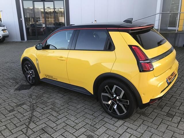 Occasion Renault R5 Komfort 110 kW (150 PK) 2024 Yellow pop met dak in sterzwar Hatchback
