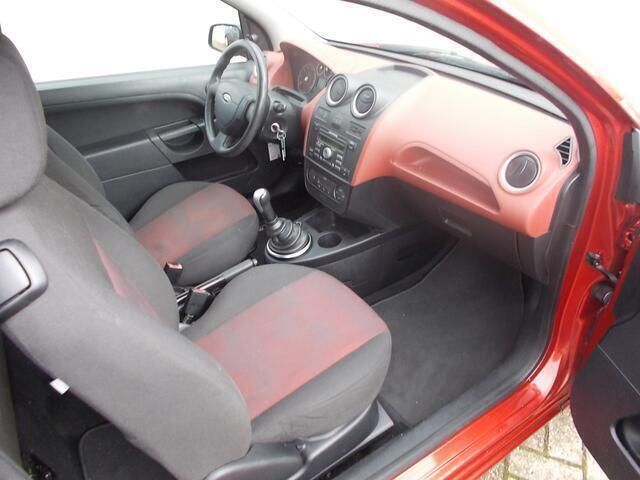 Occasion Ford Fiesta Futura 69 PK (50 kW) 2006 Oranje Hatchback