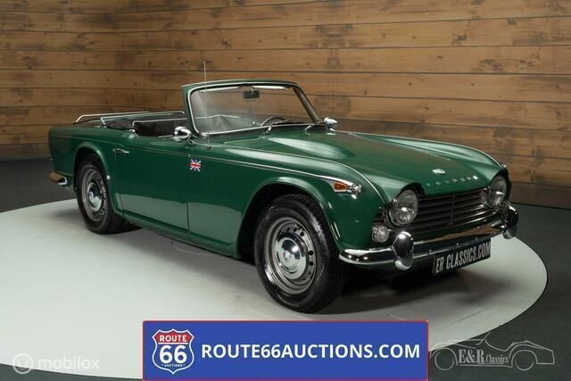 Groen Gebruikt 1967 Triumph TR4 Cabriolet | € 19.700 - Afbeelding 1/4