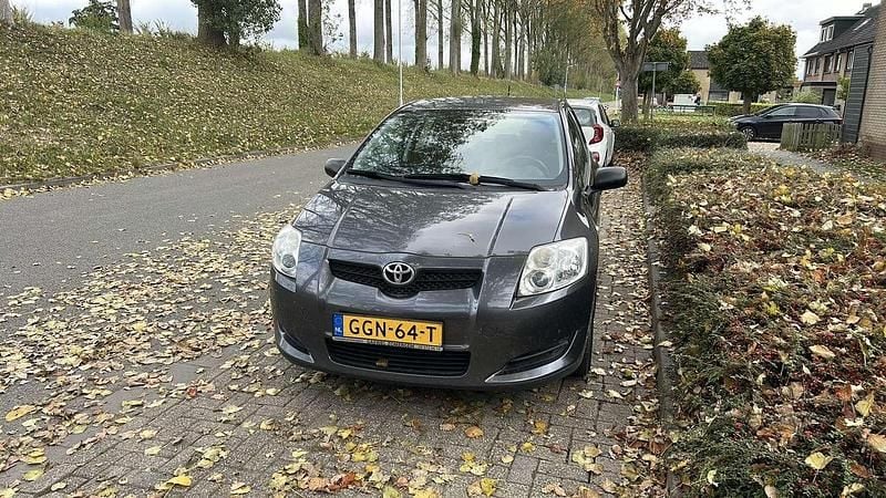 Gebruikt 2009 Toyota Auris Sedan | € 3.800 (Super prijs) - Afbeelding 1/4