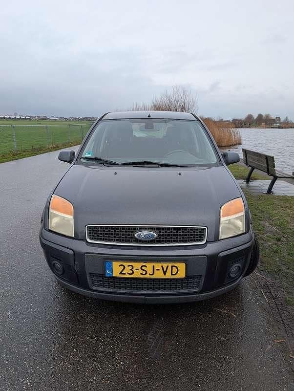 Occasion Ford Fusion Futura 101 PK (74 kW) 2006 Grijs MPV
