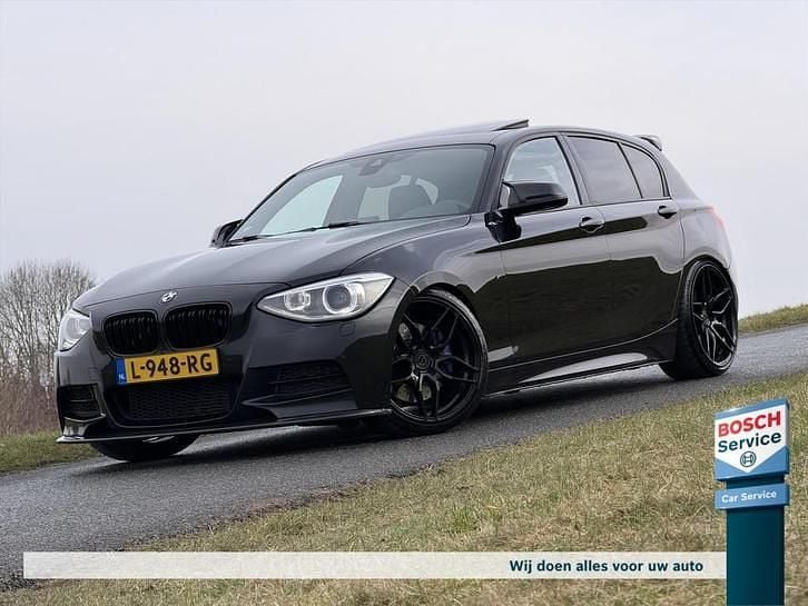 Zwart Occasion 2014 BMW M135 Hatchback | € 19.500 (Eerlijke prijs) - Afbeelding 1/4