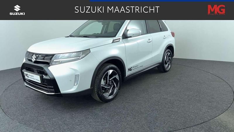 Wit Gebruikt 2025 Suzuki Vitara Style SUV | € 32.745 - Afbeelding 1/4