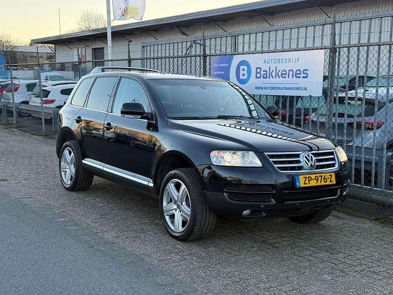 Zwart Gebruikt 2003 VW Touareg SUV | € 4.945 (Eerlijke prijs) - Afbeelding 1/4