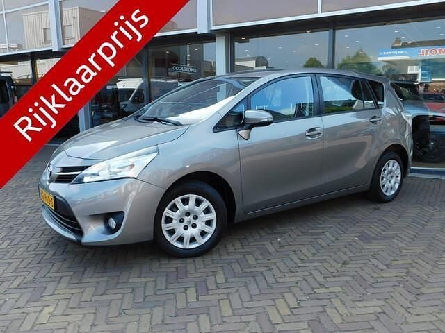 Bruin Gebruikt 2015 Toyota Verso Comfort MPV | € 13.900 (Iets duurder) - Afbeelding 1/4
