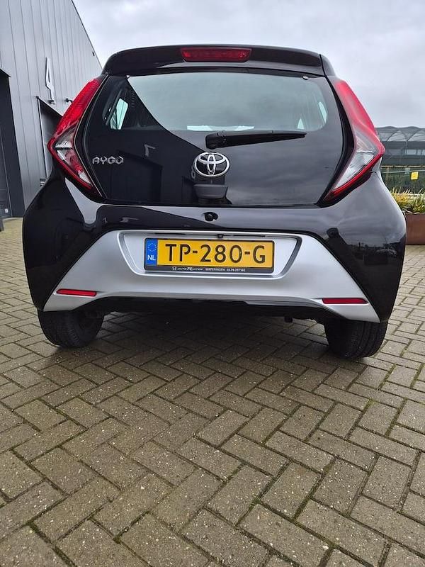 Occasion Toyota Aygo X-play 72 PK (52 kW) 2018 Zwart (metallic) Hatchback