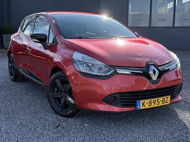 Occasion Renault Clio IV LIMITED 75 PK (55 kW) 2016 Rood Hatchback