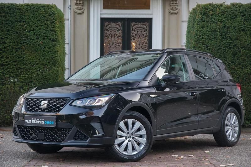 Zwart Gebruikt 2023 Seat Arona Business SUV | € 19.940 (Goede deal) - Afbeelding 1/4