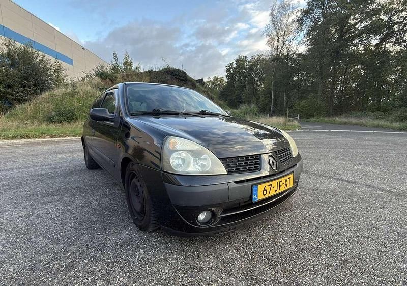 Zwart Gebruikt 2002 Renault Clio II Authentique Hatchback | € 1.400 (Eerlijke prijs) - Afbeelding 1/4