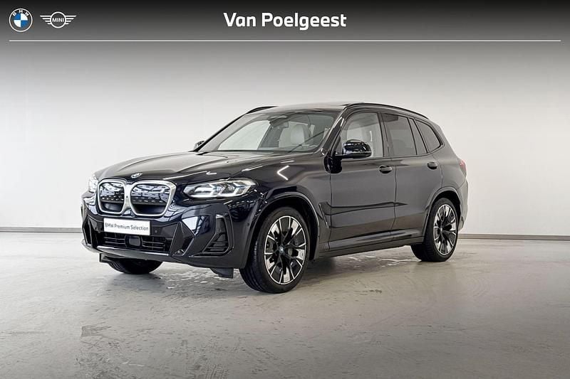 M carbonschwarz metallic (zwart metallic) Gebruikt 2022 BMW iX3 Comfort Edition SUV | € 42.995 (Iets duurder) - Afbeelding 1/4