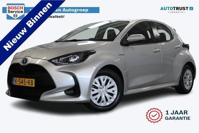 Grijs Gebruikt 2021 Toyota Yaris Active Hatchback | € 18.950 (Eerlijke prijs) - Afbeelding 1/4