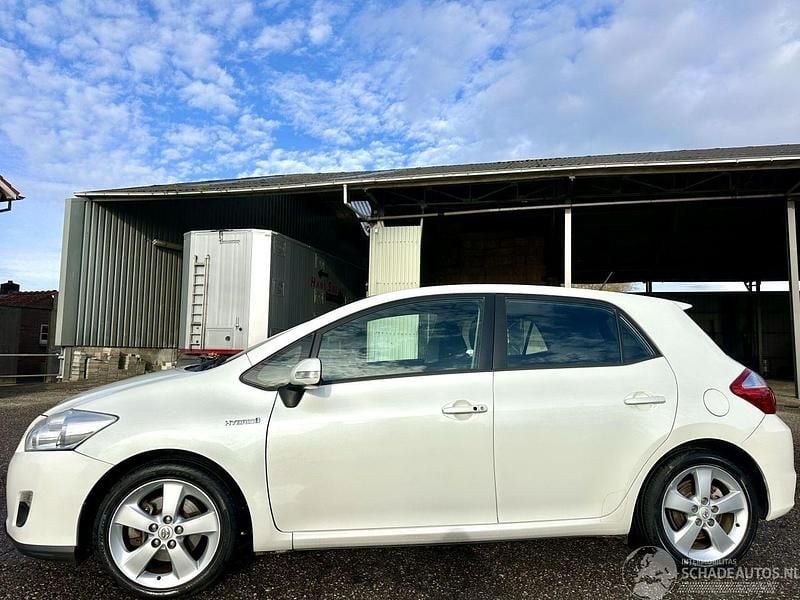 Wit Gebruikt 2011 Toyota Auris Hybrid Executive Hatchback | € 4.900 (Super prijs) - Afbeelding 1/4