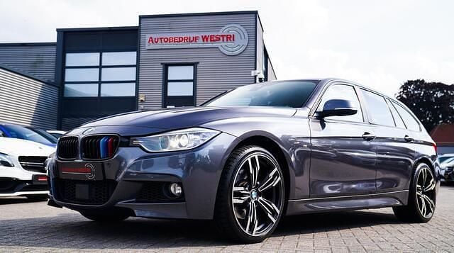 Grijs Gebruikt 2014 BMW 330 Executive Stationwagen | € 13.995 (Super prijs) - Afbeelding 1/4