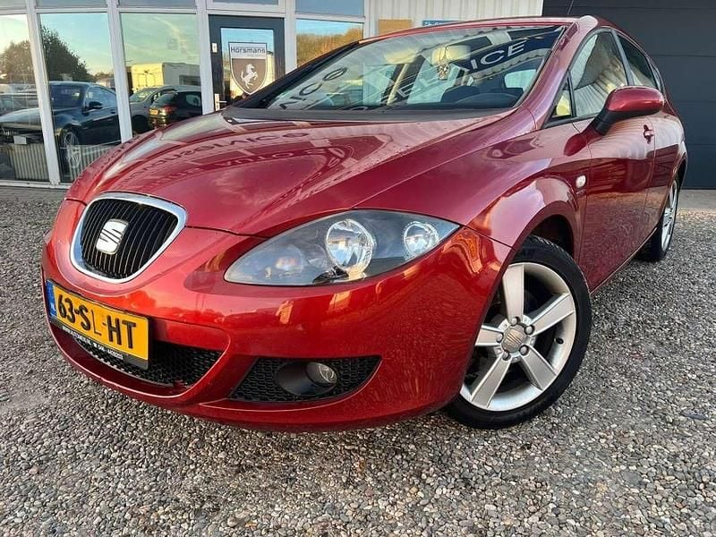 Rood Gebruikt 2006 Seat Leon Sport Hatchback | € 1.690 (Super prijs) - Afbeelding 1/4