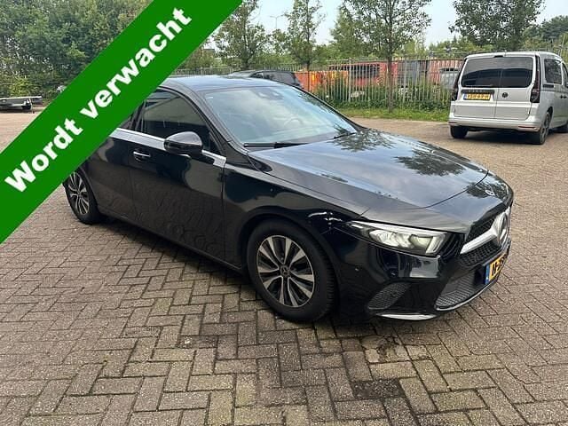 Zwart Gebruikt 2020 Mercedes A160 Business Hatchback | € 15.999 (Eerlijke prijs) - Afbeelding 1/4