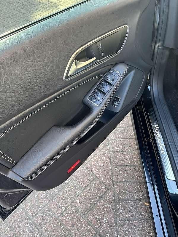 Zwart Gebruikt 2013 Mercedes CLA200 Ambition Sedan | € 14.000 (Goede deal) - Afbeelding 1/4