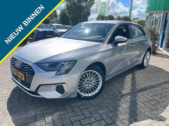 Grijs, metallic lak Gebruikt 2020 Audi A3 Sportback Proline Hatchback | € 18.450 (Eerlijke prijs) - Afbeelding 1/4