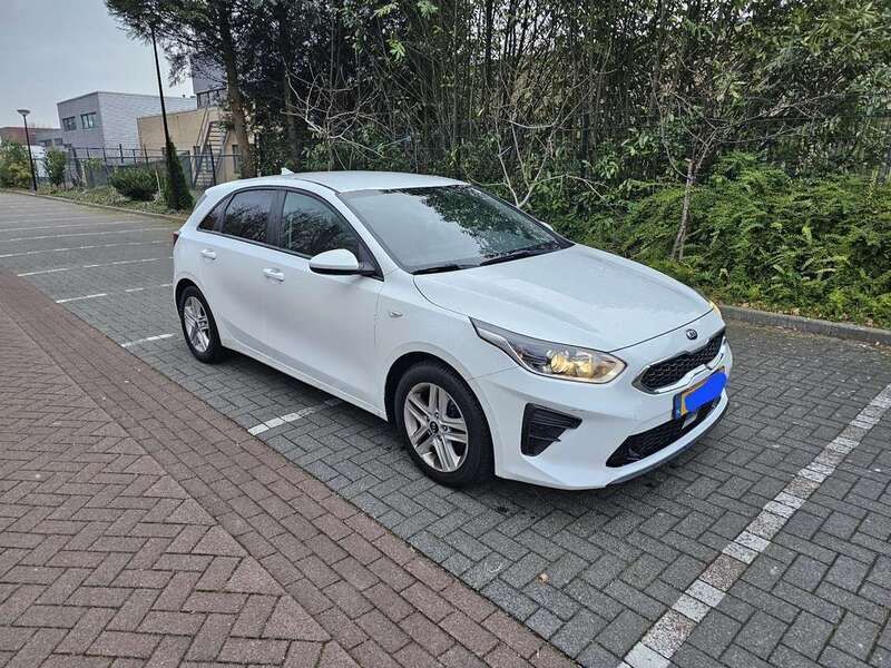 Wit Gebruikt 2020 Kia Ceed Hatchback | € 15.550 (Iets duurder) - Afbeelding 1/4