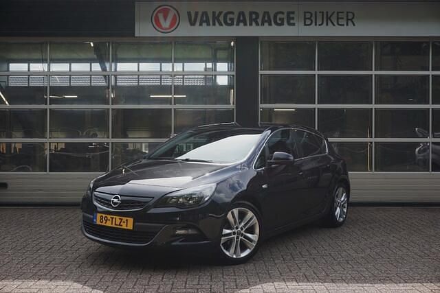 Zwart Gebruikt 2012 Opel Astra Sport Hatchback | € 7.500 (Iets duurder) - Afbeelding 1/4