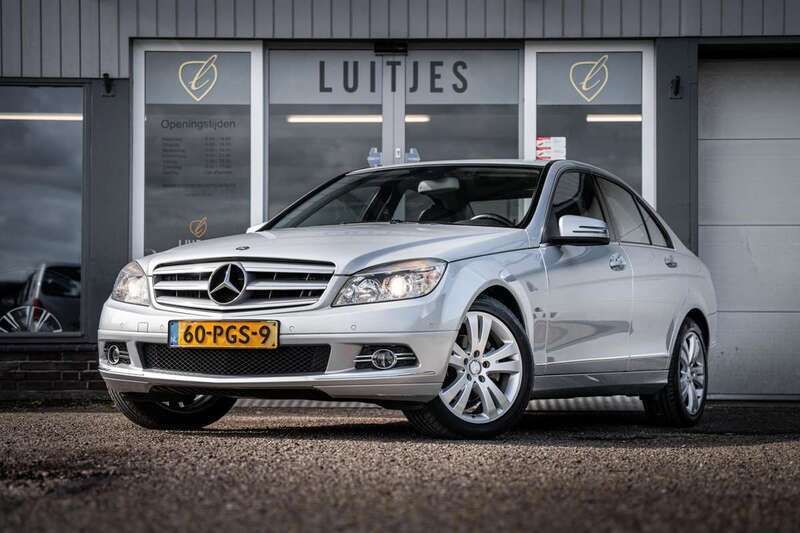 Grijs Gebruikt 2010 Mercedes C180 Avantgarde Sedan | € 9.900 (Eerlijke prijs) - Afbeelding 1/4