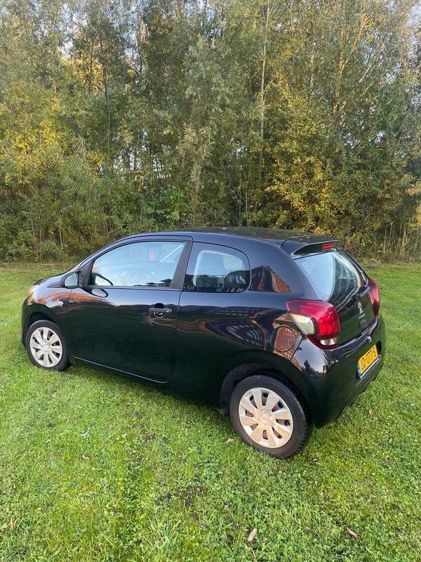 Zwart Gebruikt 2016 Peugeot 108 Access Hatchback | € 3.450 (Eerlijke prijs) - Afbeelding 1/4