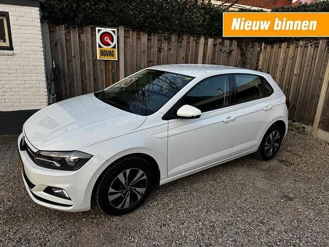 Wit Occasion 2021 VW Polo Hatchback | € 12.045 (Goede deal) - Afbeelding 1/4