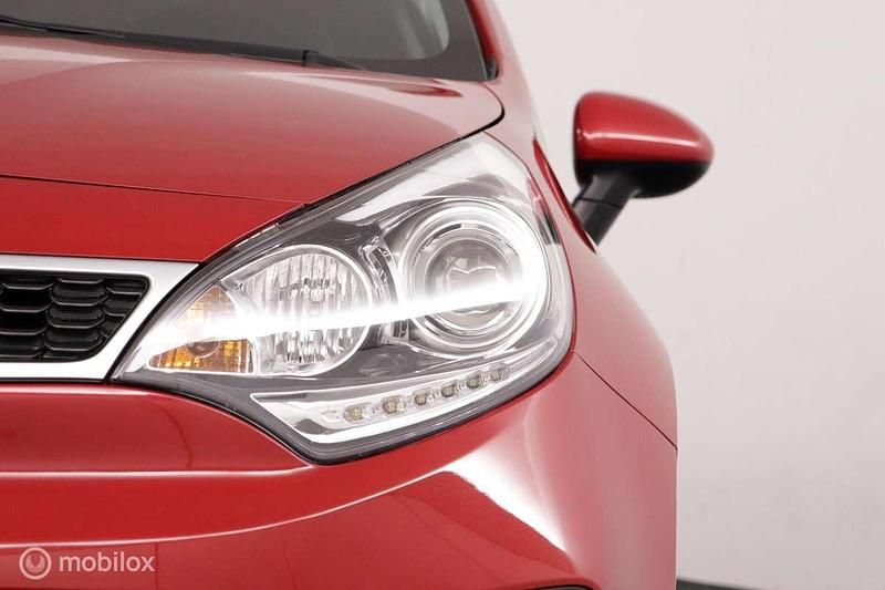 Occasion Kia Rio 109 PK (80 kW) 2016 Rood Hatchback