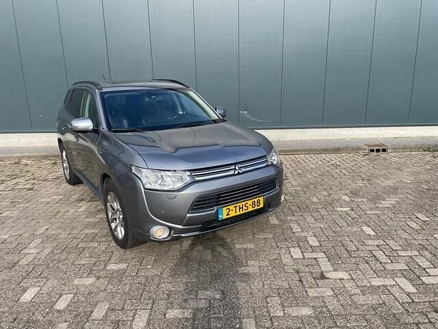 Grijs Gebruikt 2014 Mitsubishi Outlander Instyle SUV | € 7.450 (Super prijs) - Afbeelding 1/4