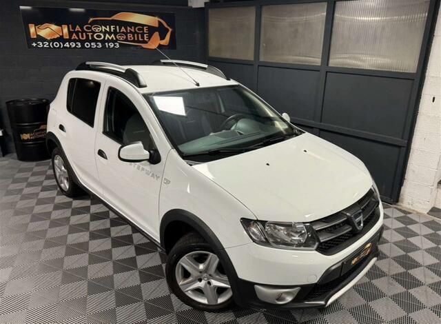 Wit Gebruikt 2014 Dacia Sandero Stepway Hatchback | € 6.990 (Eerlijke prijs) - Afbeelding 1/4