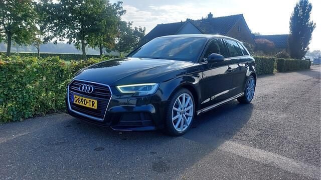 Zwart Gebruikt 2019 Audi A3 Sportback Design Hatchback | € 10.950 (Goede deal) - Afbeelding 1/4