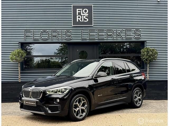 Zwart Gebruikt 2016 BMW X1 xLine SUV | € 17.450 (Iets duurder) - Afbeelding 1/4