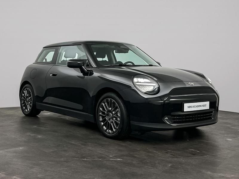 Occasion Mini Cooper Essential 135 kW (184 PK) 2024 Zwart Hatchback
