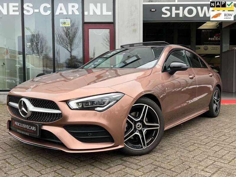 Bruin Gebruikt 2022 Mercedes CLA200 AMG Sedan | € 39.950 (Iets duurder) - Afbeelding 1/4