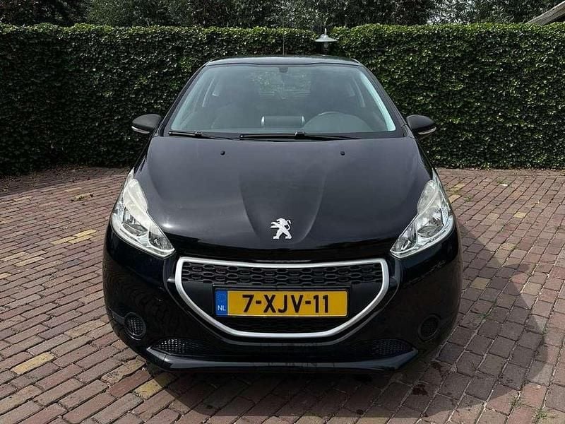 Zwart Gebruikt 2014 Peugeot 208 Hatchback | € 4.500 (Goede deal) - Afbeelding 1/4