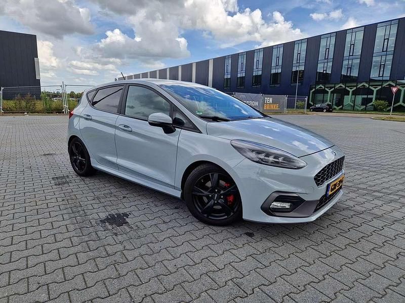 Grijs Gebruikt 2019 Ford Fiesta ST Hatchback | € 16.750 (Super prijs) - Afbeelding 1/4