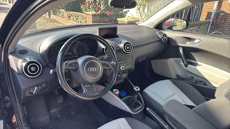 Occasion Audi A1 86 PK (63 kW) 2011 Paars Hatchback