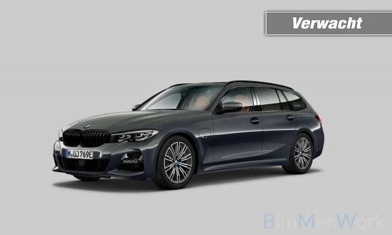 Grijs Gebruikt 2021 BMW 320e M Sport Stationwagen | € 28.500 (Iets duurder) - Afbeelding 1/4