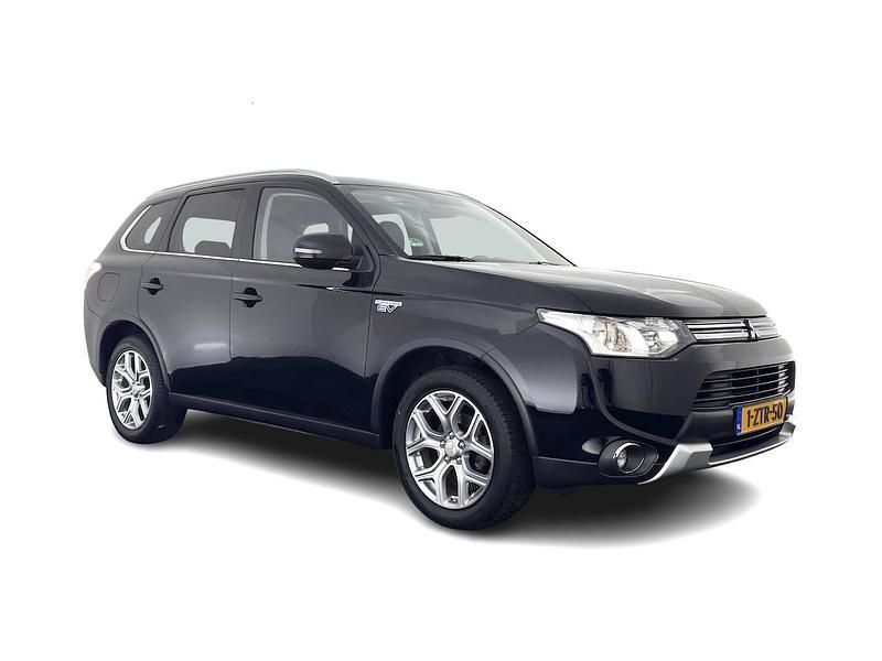 Zwart Gebruikt 2015 Mitsubishi Outlander P-HEV Edition SUV | € 8.245 (Duur) - Afbeelding 1/4