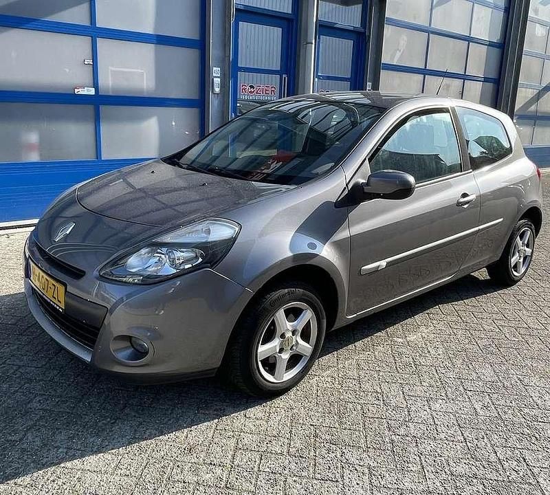 Occasion Renault Clio II Authentique 75 PK (55 kW) 2011 Grijs Hatchback